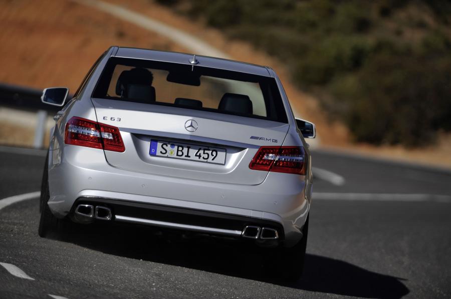  Mercedes-Benz E63 AMG 2009 года  (фото 13 из 26)